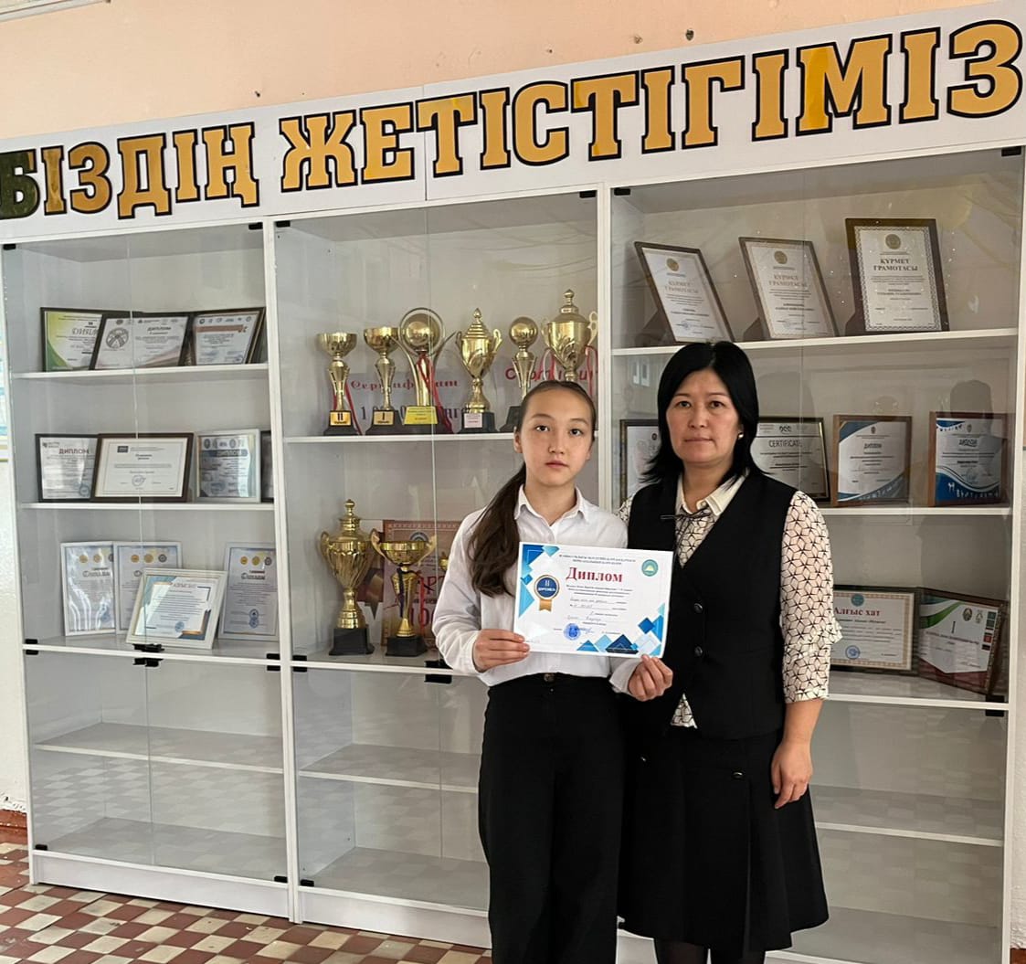 Республикалық олимпиаданың ІІ аудандық кезеңінде қазақ тілі мен әдебиеті пәнінен 8-сынып білім алушысы Қали Кәусар ІІ орынды иеленді.